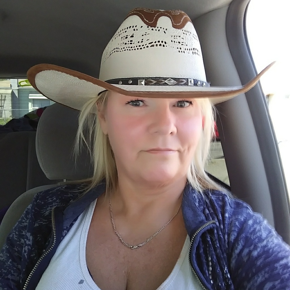 Meet your Posher, Victoryia